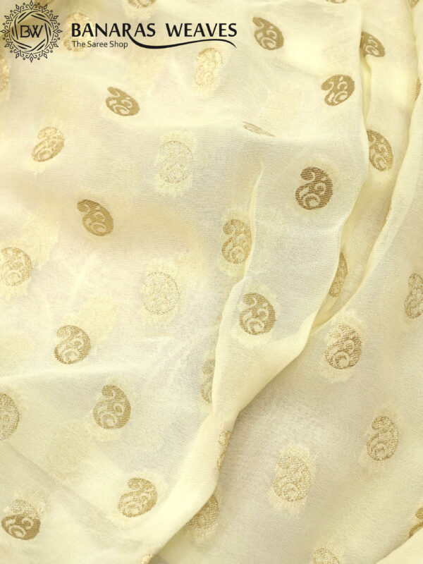 Banarasi Khaddi Georgette Saree Gold Zari Booti Design 3D Contrast - Off White And Maroon Color