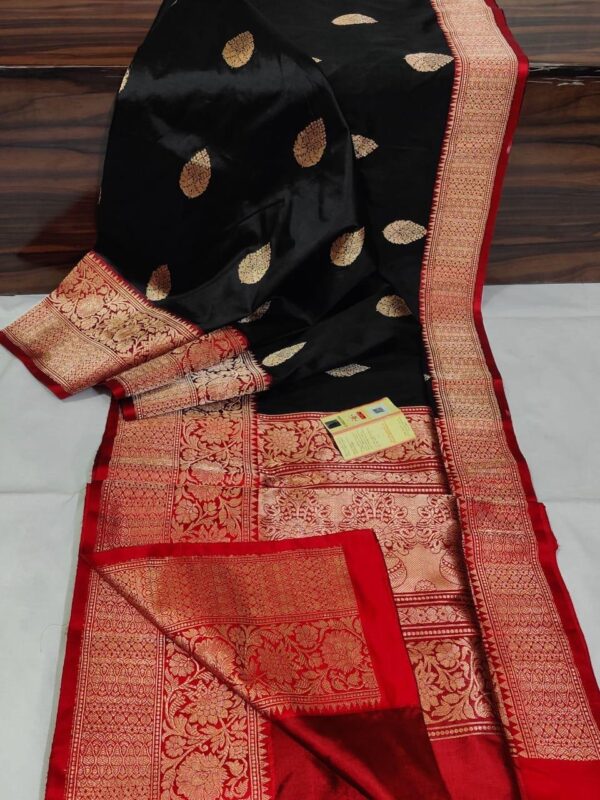 Pure Banarasi Kadhwa Katan Silk Saree Handloom Gold Zari Boota Design – Black And Red Color Contrast