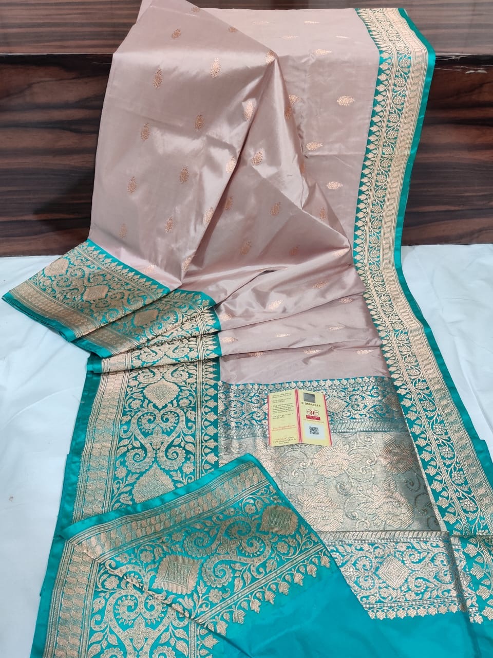 Pure Banarasi Kadhwa Katan Silk Saree Handloom Gold Zari Booti Design – Beige And Seagreen Color Contrast