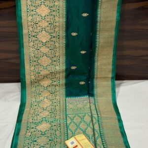 Pure Banarasi Kadhwa Katan Silk Saree Handloom Gold Zari Booti Design – Green and Seagreen Color Contrast