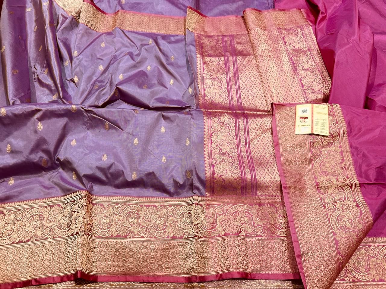 Pure Banarasi Kadhwa Katan Silk Saree Handloom Gold Zari Booti Design – Lavender And Pink Color Contrast