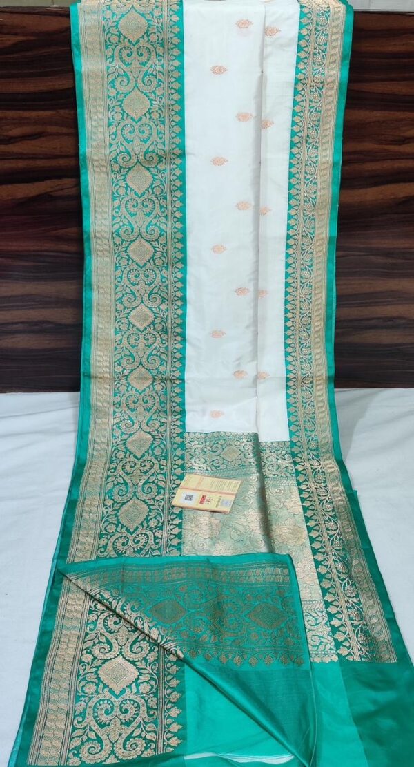 Pure Banarasi Kadhwa Katan Silk Saree Handloom Gold Zari Booti Design – White And Seagreen Color Contrast