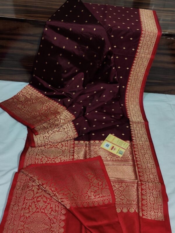 Pure Banarasi Kadhwa Katan Silk Saree Handloom Gold Zari Diamond Booti Design – Wine And Red Color Contrast