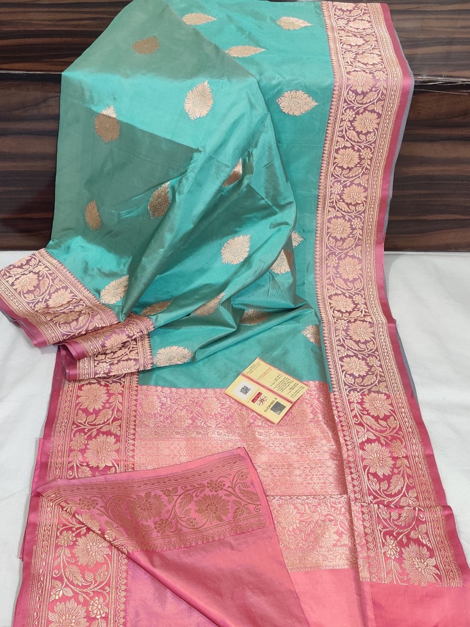 Pure Banarasi Kadhwa Katan Silk Saree Handloom Gold Zari Flower Boota Design – Light Seagreen And Light Pink Color Contrast