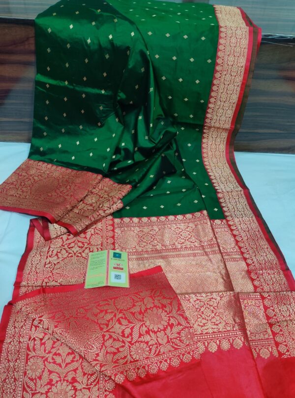 Pure Banarasi Kadhwa Katan Silk Saree Handloom Gold Zari Flower Booti Design – Green And Red Color