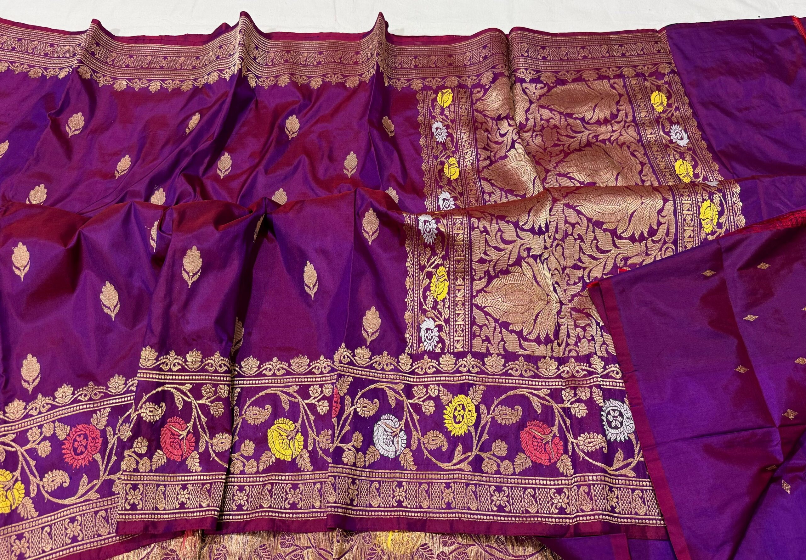 Pure Banarasi Kadhwa Katan Silk Saree Handloom Meenakari Border Gold Zari Flower Booti Design – Purple Color