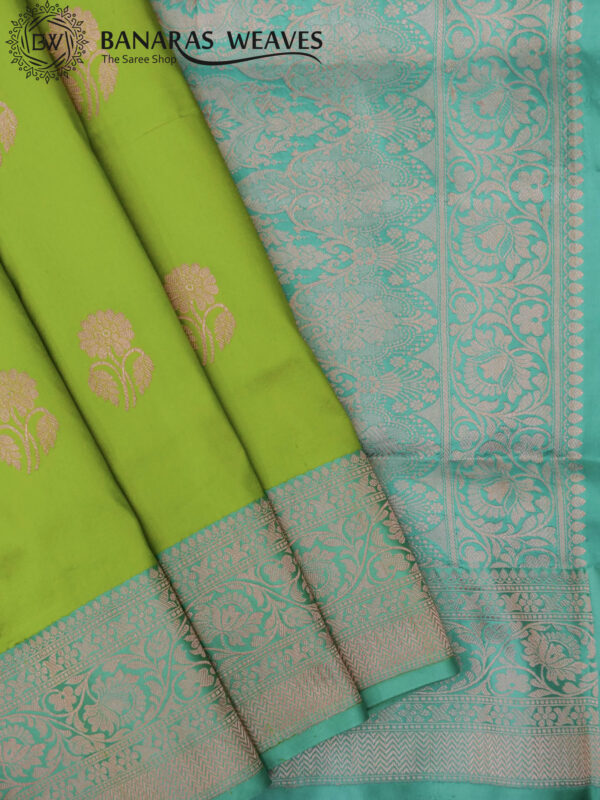 Pure Banarasi Kadhwa Katan Silk Saree Handloom Gold Zari Flower Boota Design – Green And Seagreen Color Contrast