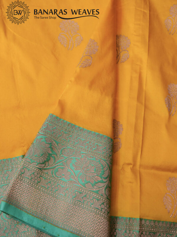 Pure Banarasi Kadhwa Katan Silk Saree Handloom Gold Zari Flower Boota Design – Gold And Seagreen Color Contrast