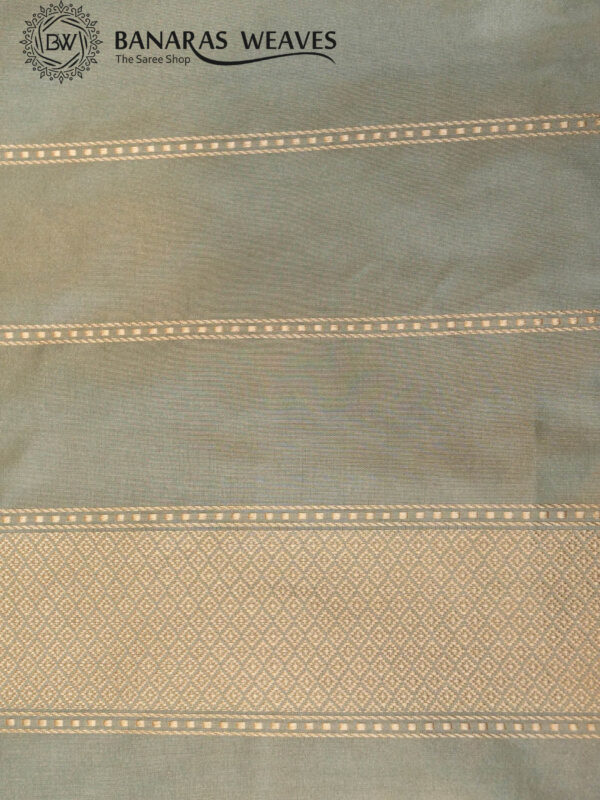 Pure Banarasi Katan Silk Saree Handloom Gold Zari Polka Dot Design - Peach Color Contrast